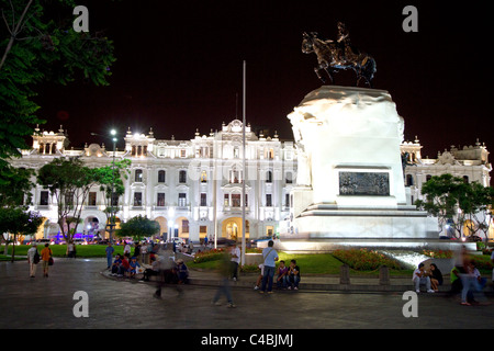 Plaza San Martin situato nel centro storico di Lima, Perù. Foto Stock
