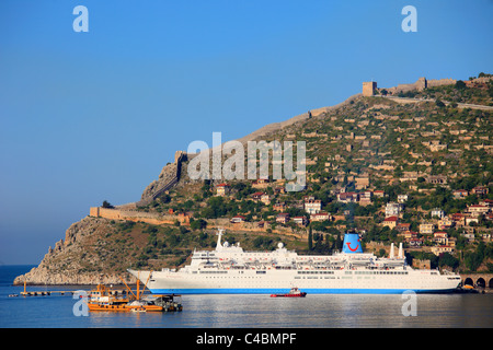 La Turchia, Alanya, fortezza, la nave di crociera, Foto Stock