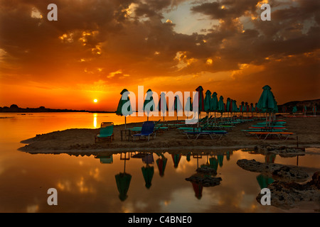 Tramonto a Elafonissos (o 'Elafonissi') spiaggia, prefettura di Chania, Creta, Grecia Foto Stock