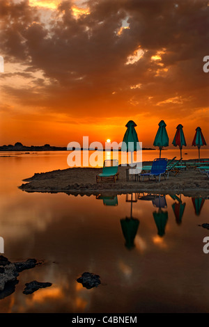 Tramonto a Elafonissos (o 'Elafonissi') spiaggia, prefettura di Chania, Creta, Grecia Foto Stock