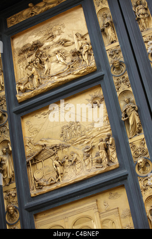 Dettaglio della Porta del Paradiso del Battistero di Lorenzo Ghiberti, Firenze, Italia Foto Stock