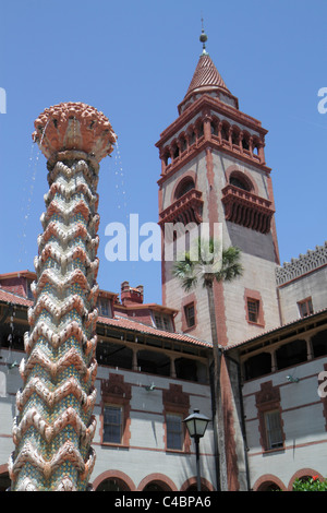 St. Augustine Florida, Flagler College, ex Hotel Ponce de Leon, cortile, fontana, edificio, visitatori viaggio turistico viaggio terra turismo Foto Stock