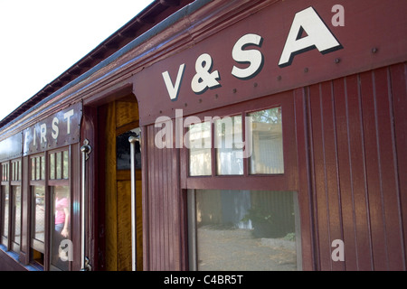 Prima Classe coach ferroviarie appartenenti al Victoria & South Australia treni Foto Stock