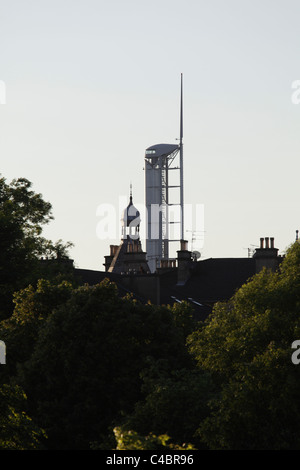 La Glasgow Tower si trova sui tetti di Paisley Road West, Glasgow, Scozia, Regno Unito Foto Stock