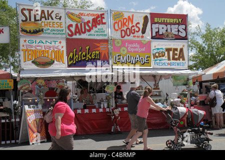 Florida Putnam County, Palatka, Blue Crab Festival, evento, foodstall, bancarelle, stand, stand, venditore, venditori, carnevale, sovrappeso obese obesità grassa pesante grumo Foto Stock