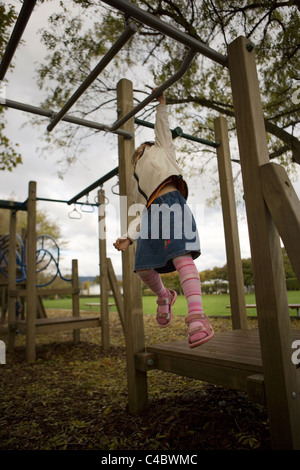 Parco avventura a scuola locale di Palmerston North, Nuova Zelanda. Foto Stock