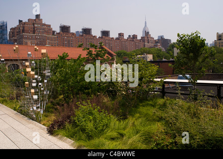 La fase due della Highline Park dello spazio pubblico nella città di New York, costruito su un 1930s elevato del trasporto ferroviario di merci struttura aperta giugno 2011 Foto Stock