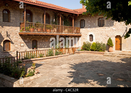 Cortile del Santo Monastero di Santo Stefano. Meteora complesso di Eastern monasteri ortodossi, Patrimonio Mondiale dell'UNESCO in Grecia Foto Stock