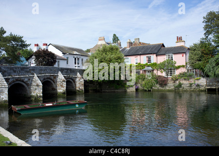 Ponte sul fiume a Christchurch Dorset Inghilterra Foto Stock