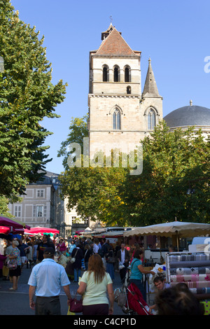 Mercato tradizionale in piazza Duomo in Cahors, Lotto 46, Midi Pirenei, Francia, Europa Foto Stock