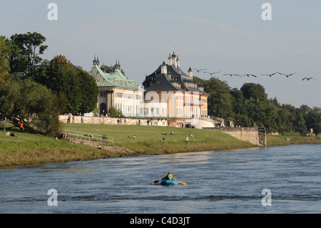 Schloss Pillnitz im Elbtal bei Dresden. Foto Stock