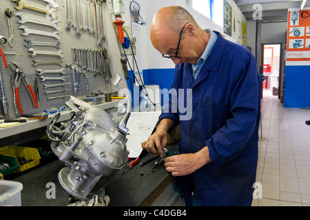 Workshop, Scooter & Lambretta museum, Rodano, provincia di Milano, Italia Foto Stock