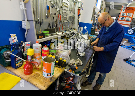 Workshop, Scooter & Lambretta museum, Rodano, provincia di Milano, Italia Foto Stock