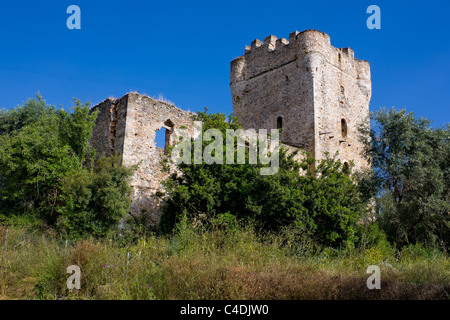 Abbandonato casa torre resti nelle mani, Grecia Foto Stock