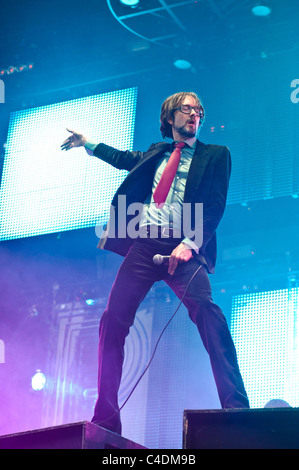 Polpa riproduce il Isle of Wight Festival 2011, Newport il 11 giugno 2011. Persone nella foto: Jarvis Cocker. Foto di Julie Edwards Foto Stock