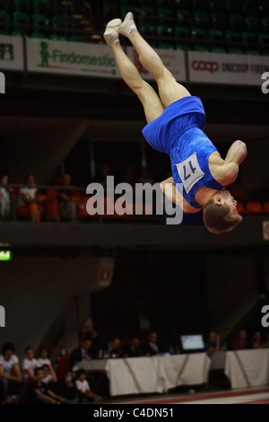 Ginnastica concorrenza: Enrico Pozzo la squadra nazionale italiana è ginnasta esegue il suo piano di routine Foto Stock