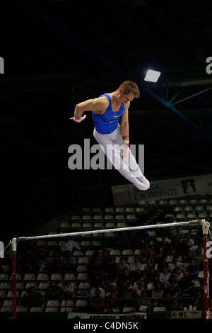 Ginnastica concorrenza: Enrico Pozzo la squadra nazionale italiana è ginnasta esegue il suo alto routine bar Foto Stock