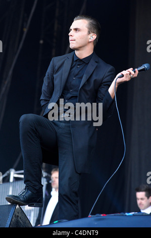 Fa male riproduce il Isle of Wight Festival 2011, Newport il 11 giugno 2011. Persone nella foto: Theo Hutchcraft. Foto Stock