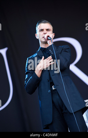 Fa male riproduce il Isle of Wight Festival 2011, Newport il 11 giugno 2011. Persone nella foto: Theo Hutchcraft. Foto di Julie Edwa Foto Stock