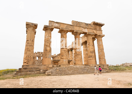 Il Tempio di Hera, noto anche come "il tempio e' a Selinunte, sito archeologico di Selinunte, Sicilia, Italia Foto Stock