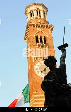 Torre dei Lamberti a Verona Foto Stock