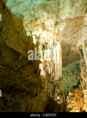 Caverna superiore (che mostra la più lunga del mondo di stalattite, 8.2 metri), Jeita Grotto Jeita, Libano. Foto Stock