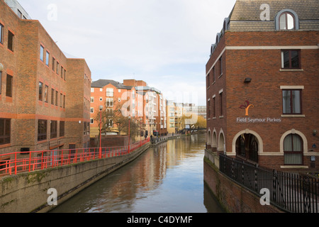 Kennet & Avon Canal da London Bridge Street, Reading, Berkshire, Regno Unito Foto Stock