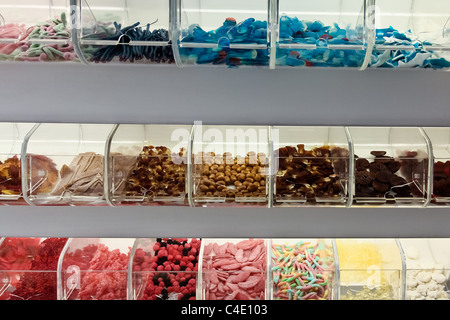 Una selezione di caramella gommosa in un negozio al dettaglio Foto Stock