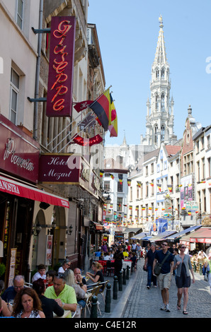 I turisti in Kaasmarkt street, centro di Bruxelles Foto Stock