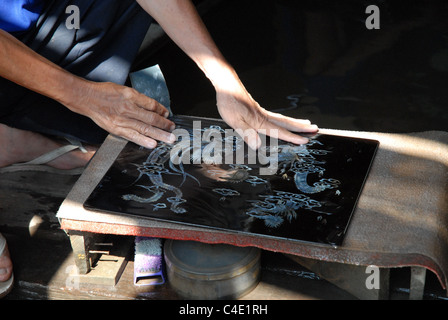 Madreperla lavoratori, a Saigon, Vietnam. Foto Stock