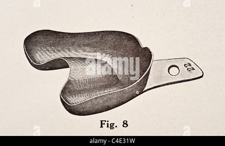 Illustrazione di antiquariato di strumenti chirurgici e apparecchiature mediche Foto Stock