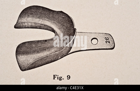 Illustrazione di antiquariato di strumenti chirurgici e apparecchiature mediche Foto Stock