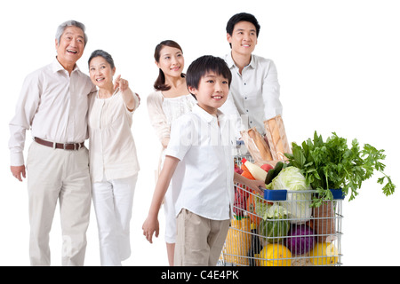 Famiglia Multi-Generational negozi di generi alimentari Foto Stock