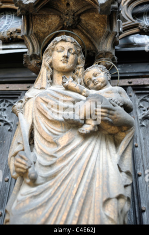 Lincoln Minster Cattedrale statua sulla porta della Cattedrale Foto Stock