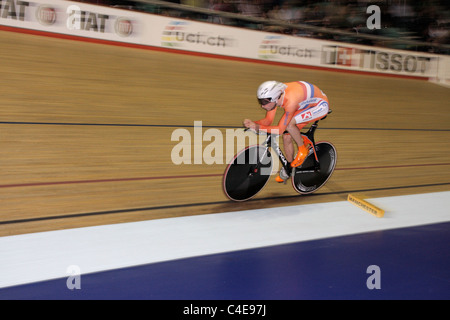 Jenning HUIZENGA paesi bassi singoli pursuit qualifica UCI ciclismo su pista World Cup concorrenza Manchester Velodrome Foto Stock