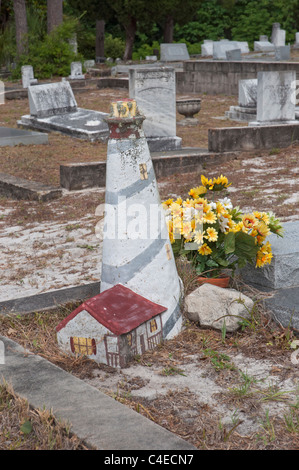 Carrabelle Florida cimitero grave marker in forma di un faro Foto Stock