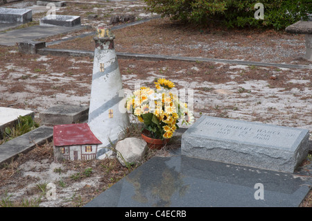 Carrabelle Florida cimitero grave marker in forma di un faro Foto Stock