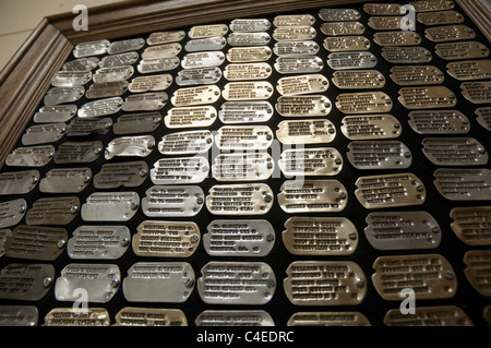 Florida Panhandle Carrabelle. Raccolta di old dog tags militari a Camp Gordon Johnston Guerra Mondiale 2 museo. Foto Stock