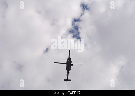 US Navy Sikorsky Black Hawk elicottero volando overhead. © Craig M. Eisenberg Foto Stock