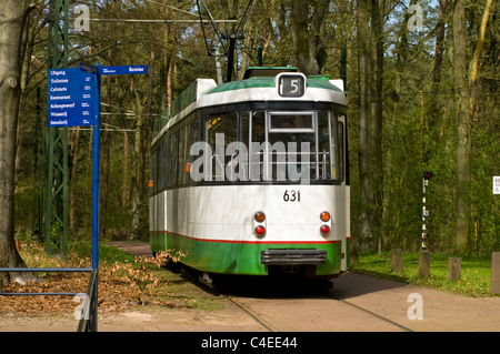 Un tram presso il museo a cielo aperto in Arnhem, Paesi Bassi Foto Stock