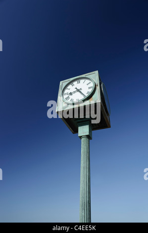 Art deco clock sul lungomare e Hastings St Leonards East Sussex England Regno Unito Foto Stock