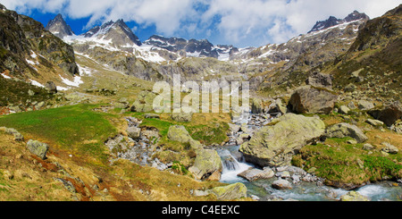 Il panorama di montagna sulla sommità del Susten Pass, Canton Uri, Svizzera. Foto Stock