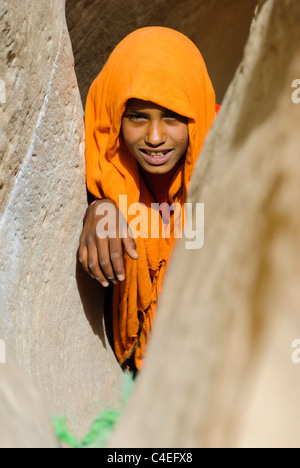 Muzeina ragazza beduina - canyon Arada - Penisola del Sinai, Egitto Foto Stock