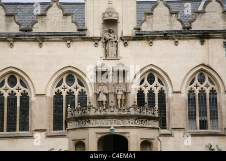 Università di Oxford Oriel College primo Quad statue sopra portico Foto Stock