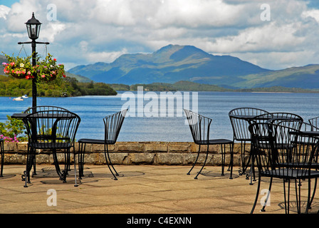 Loch Lomond a Arden in Argyll, Scozia, 9 giugno, 2011. Foto © John Robertson, 2011. Foto Stock