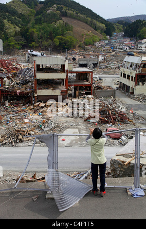 La città devastata da Tsunami Onagawa Miyagi Giappone Foto Stock