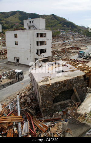 Un edificio rovesciati tsunami a Onagawa Miyagi Giappone Foto Stock