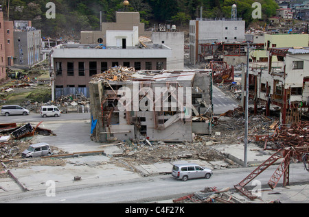 Un edificio rovesciati tsunami a Onagawa Miyagi Giappone Foto Stock