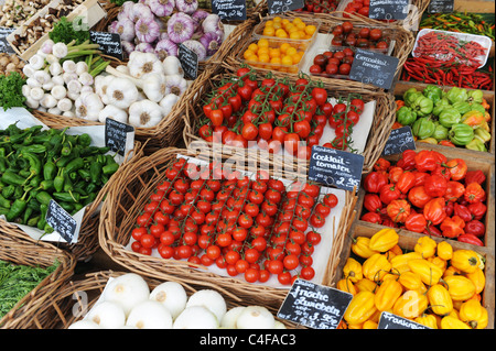 Fresca frutta esotica e verdura in vendita Monaco di Baviera Baviera Germania Munchen Deutschland Foto Stock