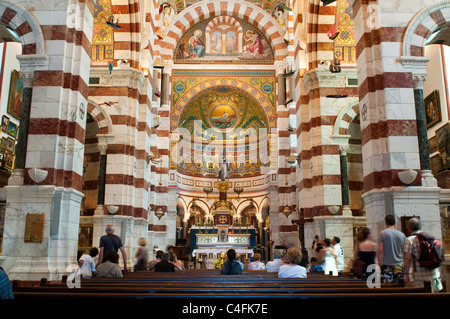 Interno della cattedrale di Notre Dame de la Garde, principale luogo religioso a Marsiglia, Francia Foto Stock